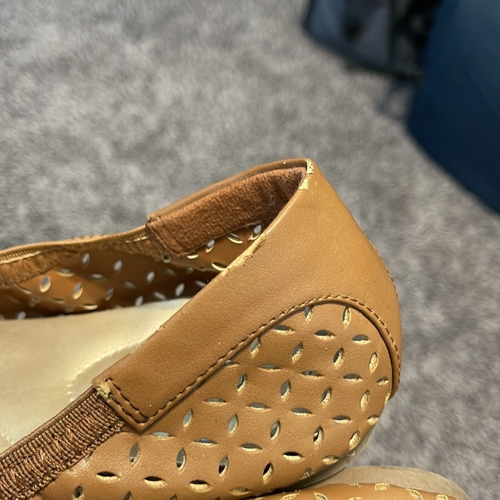 Brown flats - Picture 8 of 9